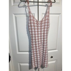 Urban outfitters bodycon flare houndstooth soft pink and white mini dress